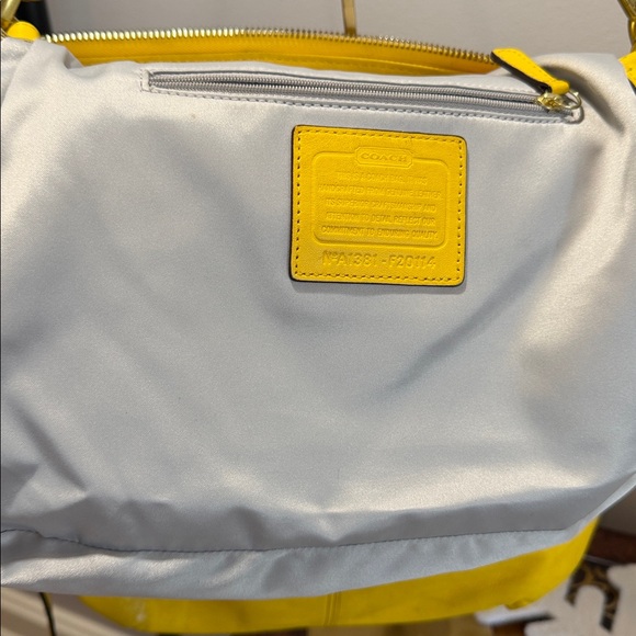 Coach Soft Pebble Golden Yellow Leather shoulder/Crossbo Gold hardware, hang tag - Picture 11 of 14